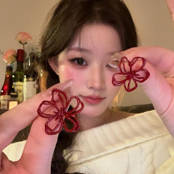 锌合金耳饰 秋冬红色花朵耳钉2026新年复古耳环森系甜美少女耳饰