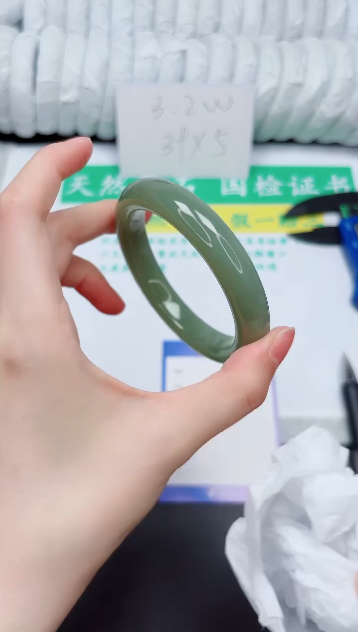 手镯和田玉未镶嵌135-58.3QS4