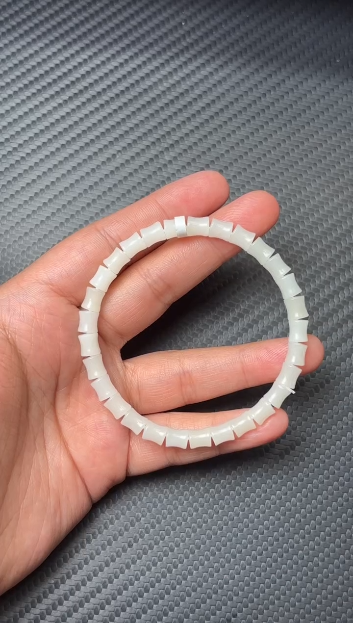 未镶嵌手串和田玉若羌微色差卡6*7