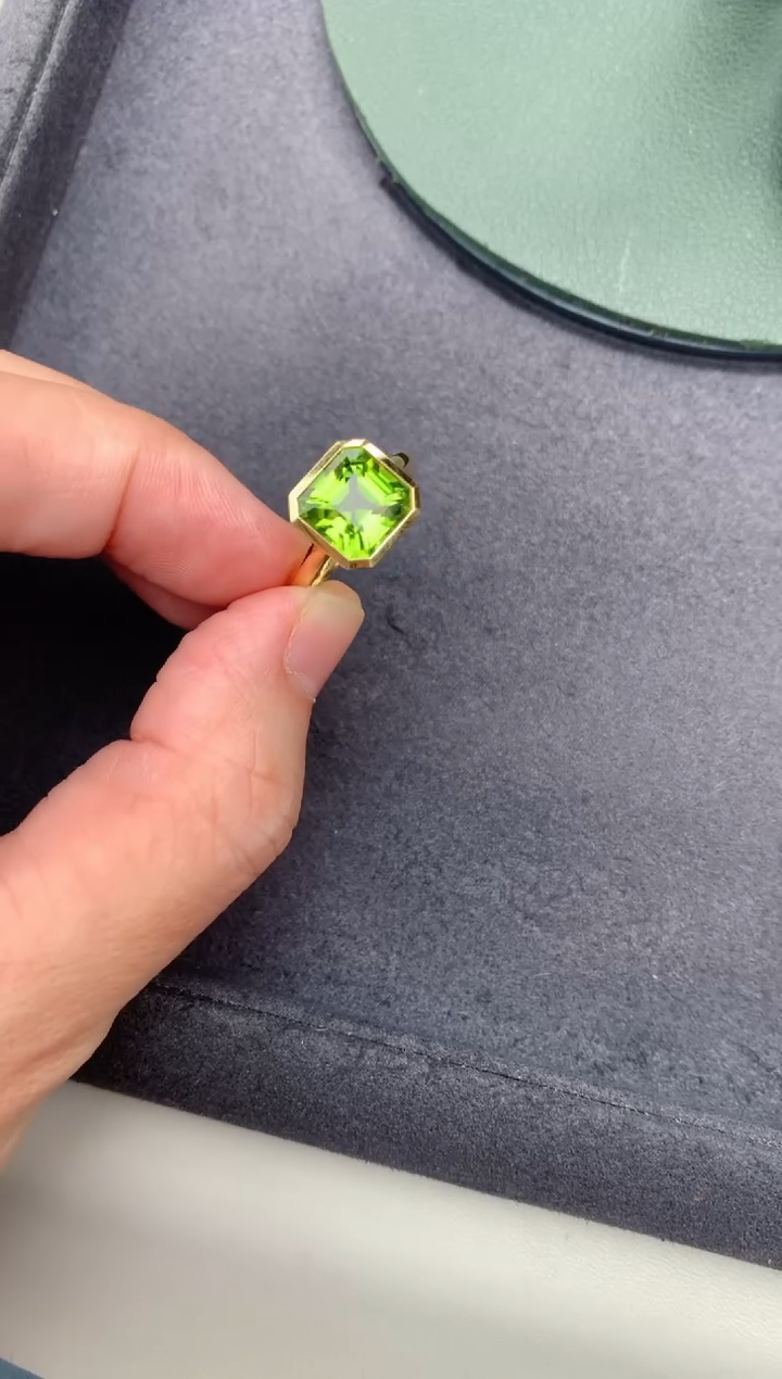 橄榄石戒指18K金镶嵌3.5ct橄榄石  BE