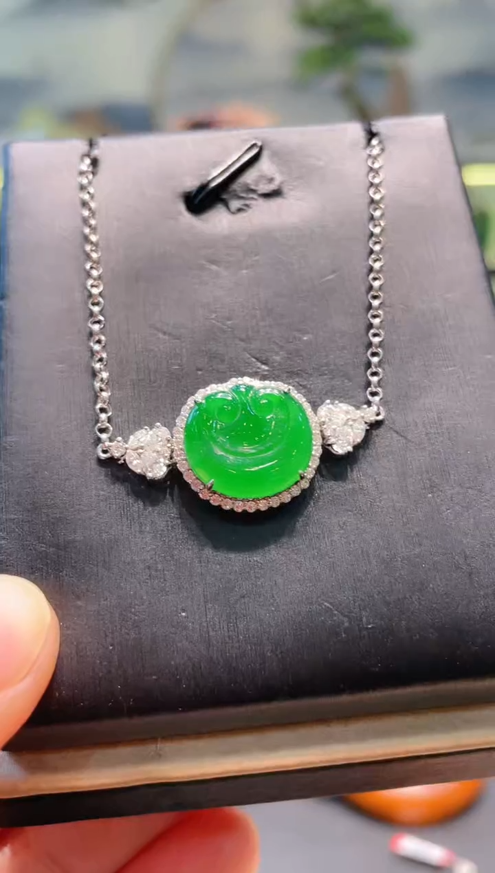 【闪购商品】翡翠颈饰18K金镶嵌A107手链