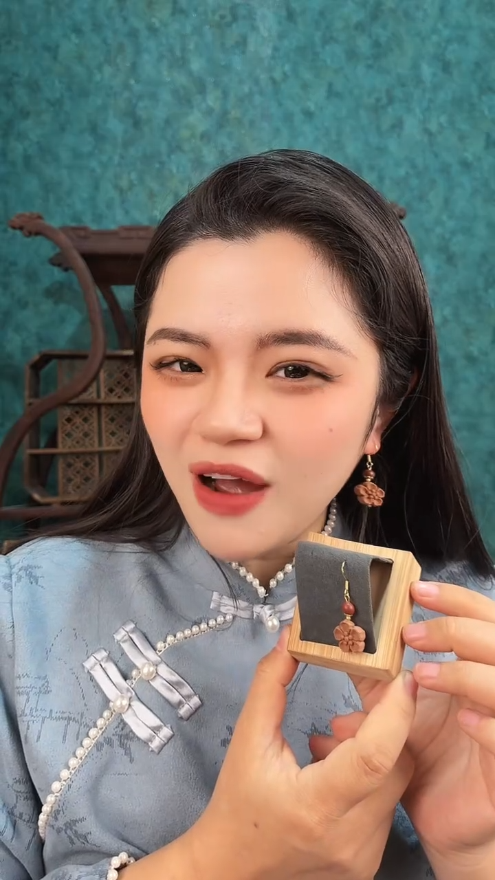 珠串安宫香方小花耳环一对