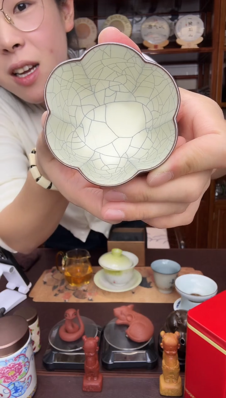 汝窑主人杯六瓣。