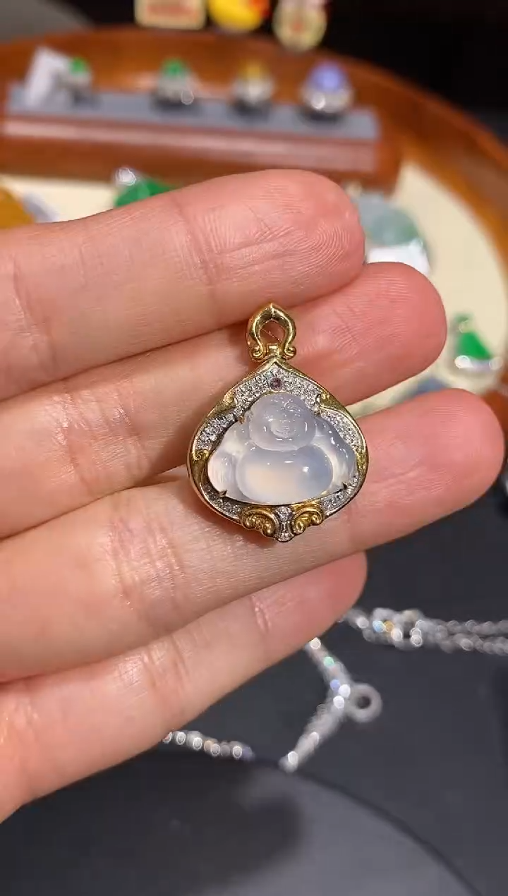 【闪购商品】翡翠颈饰18K金镶嵌吊坠