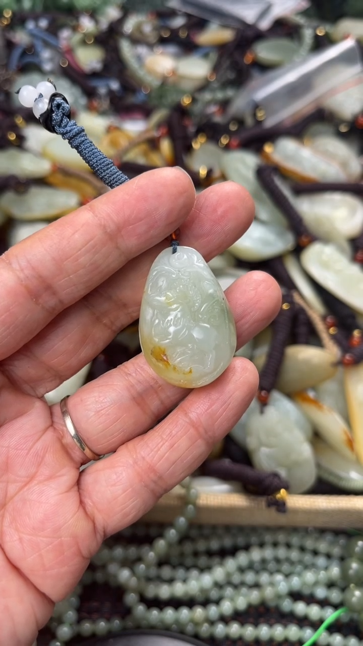 【闪购商品】和田玉颈饰未镶嵌多样性发货没有证书拍一发一有瑕