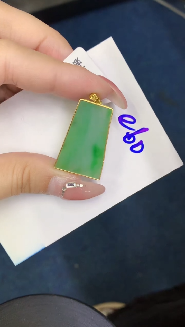 【闪购商品】翡翠颈饰未镶嵌000000000000