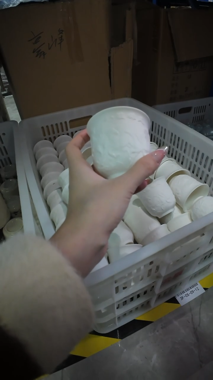 【白瓷八骏雄风杯】【白瓷八骏雄风杯】