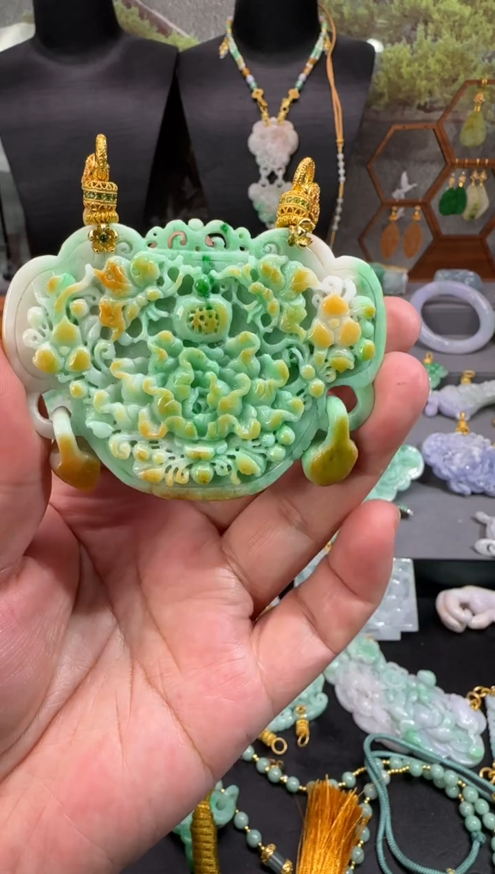 【闪购商品】翡翠颈饰未镶嵌牌子