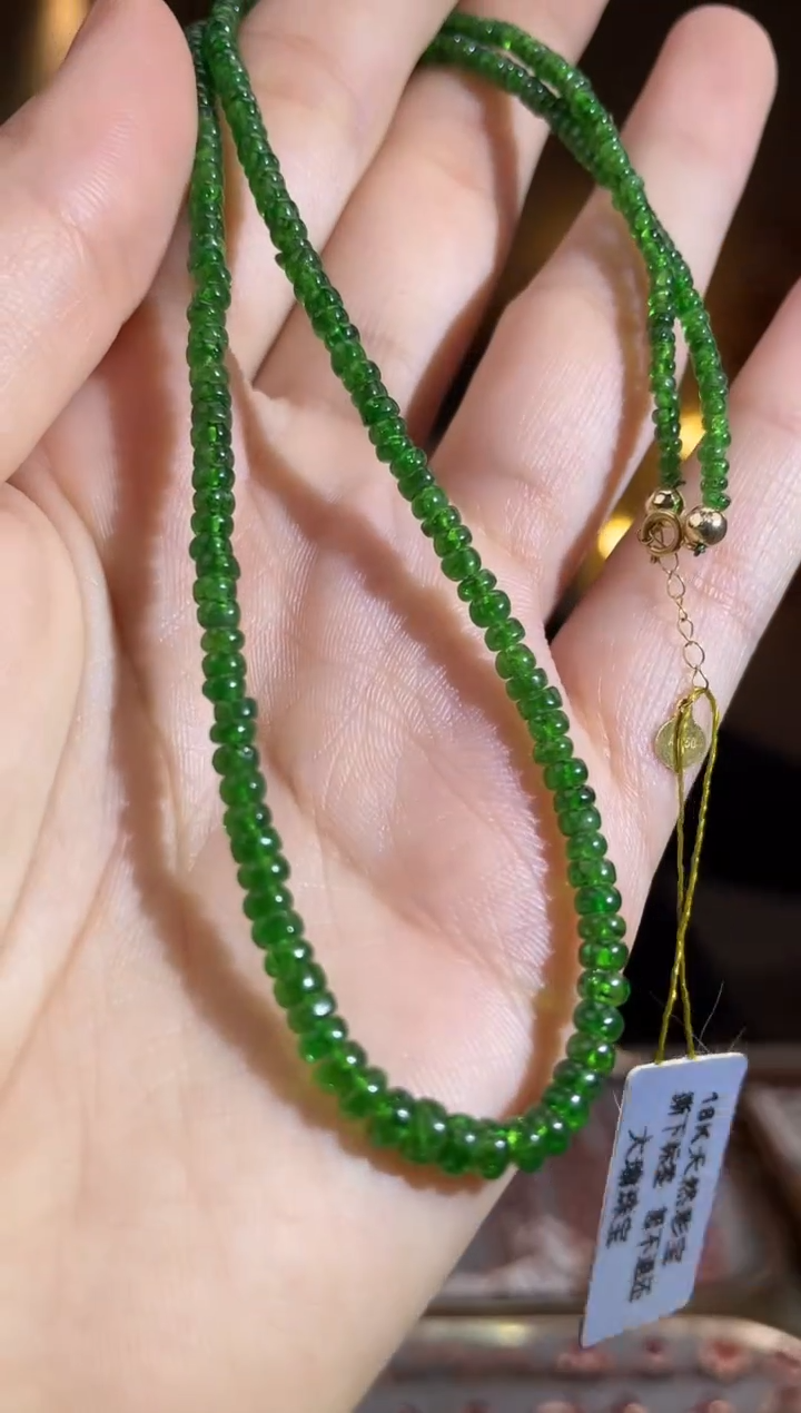 18K金镶嵌颈饰石榴石（沙弗莱）颈饰