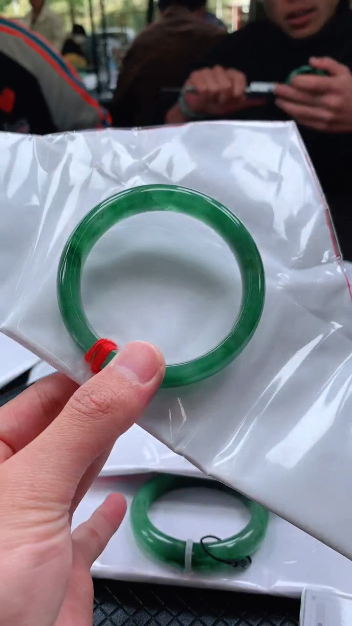 【闪购商品】石英质玉手镯未镶嵌冰飘花手镯