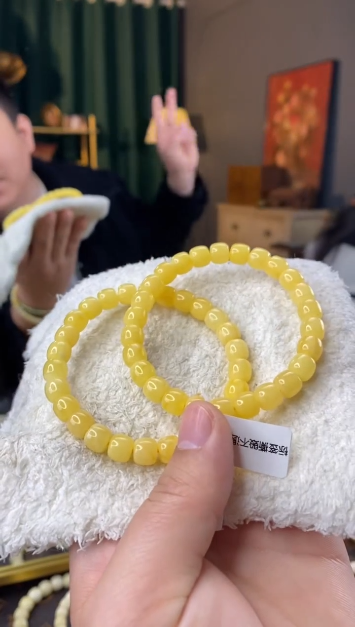 【闪购商品】蜜蜡手串未镶嵌8.2mm老型微瑕多样性发其一