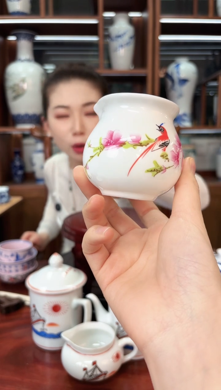 A01景德镇水点桃花公道杯一只