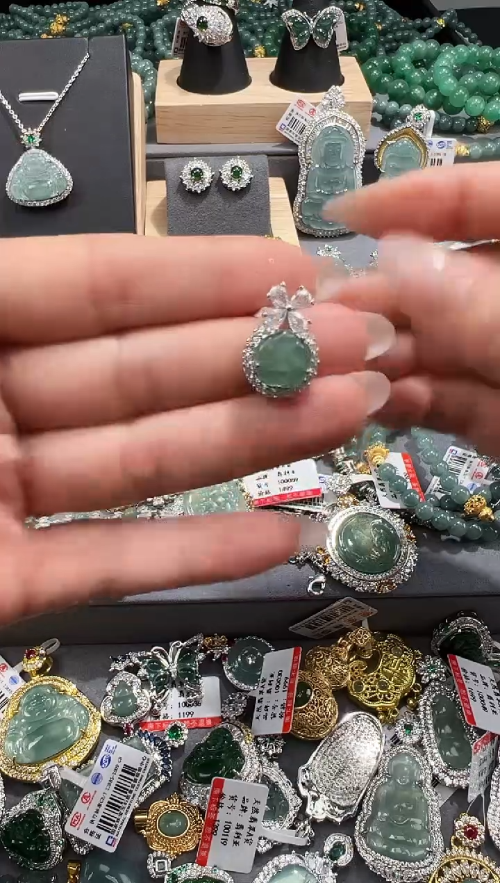 【闪购商品】翡翠吊坠(赠链)未镶嵌翡翠A货源头工厂带证书发