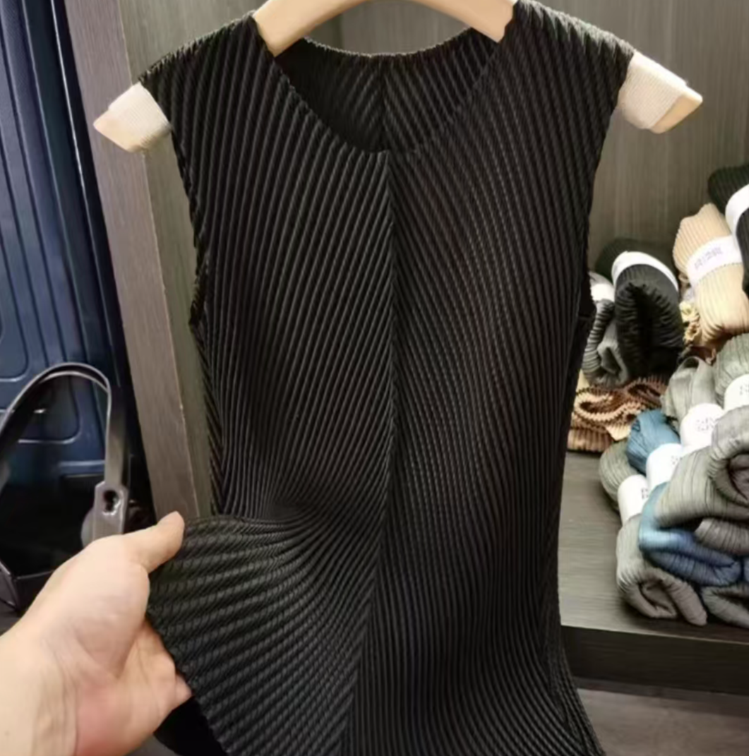 南希妈妈三宅龙鳞褶皱圆领高弹时尚百搭背心女士打底黑色无袖3399