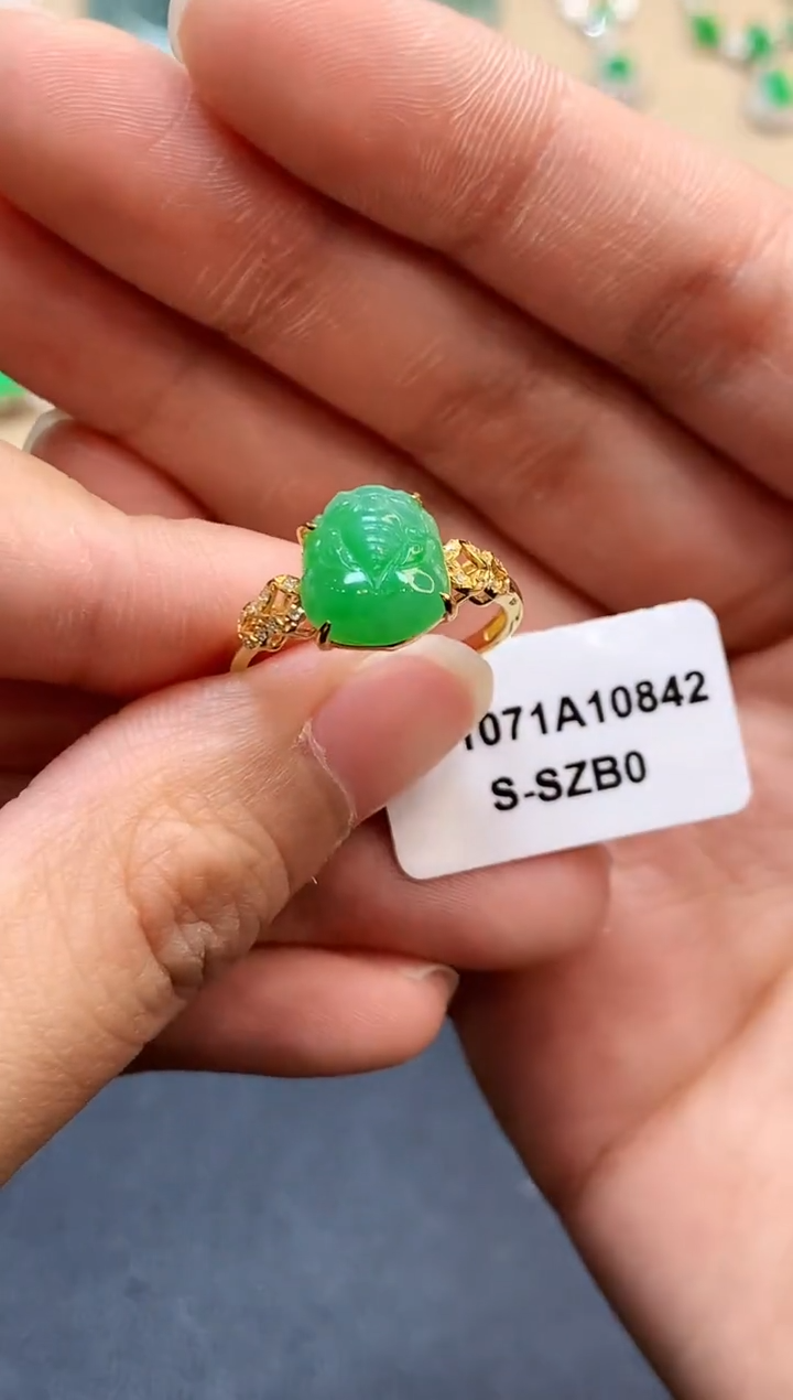 【闪购商品】翡翠戒指18K金镶嵌2017  