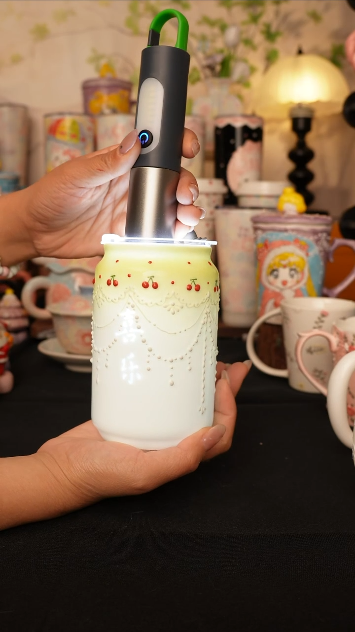 陶景德镇手绘的杯子  