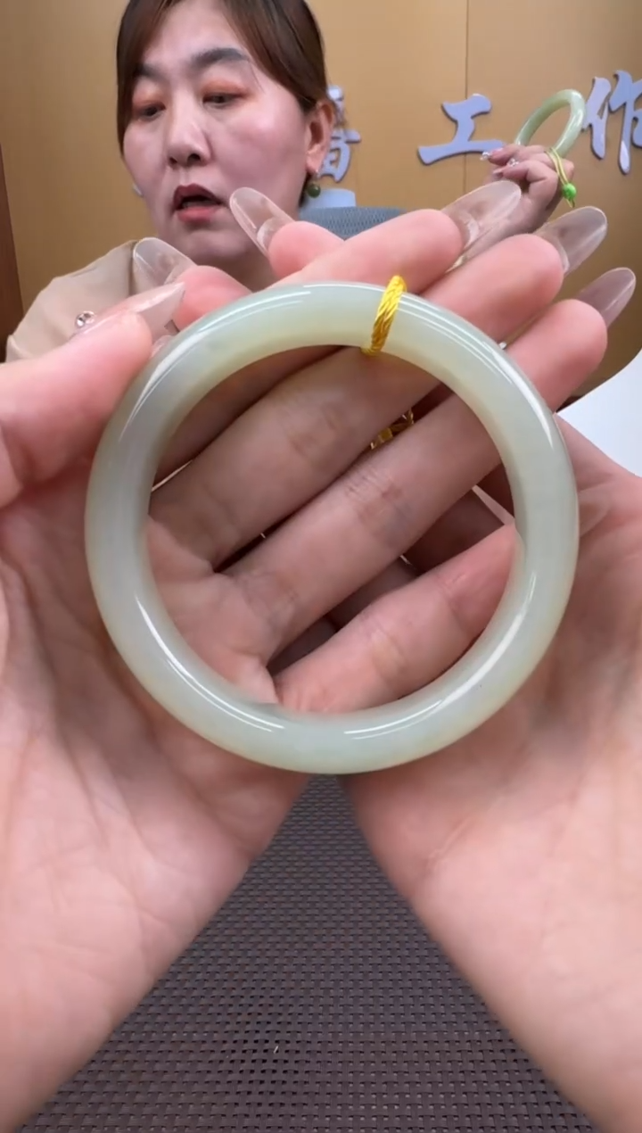 【闪购商品】和田玉手镯未镶嵌55