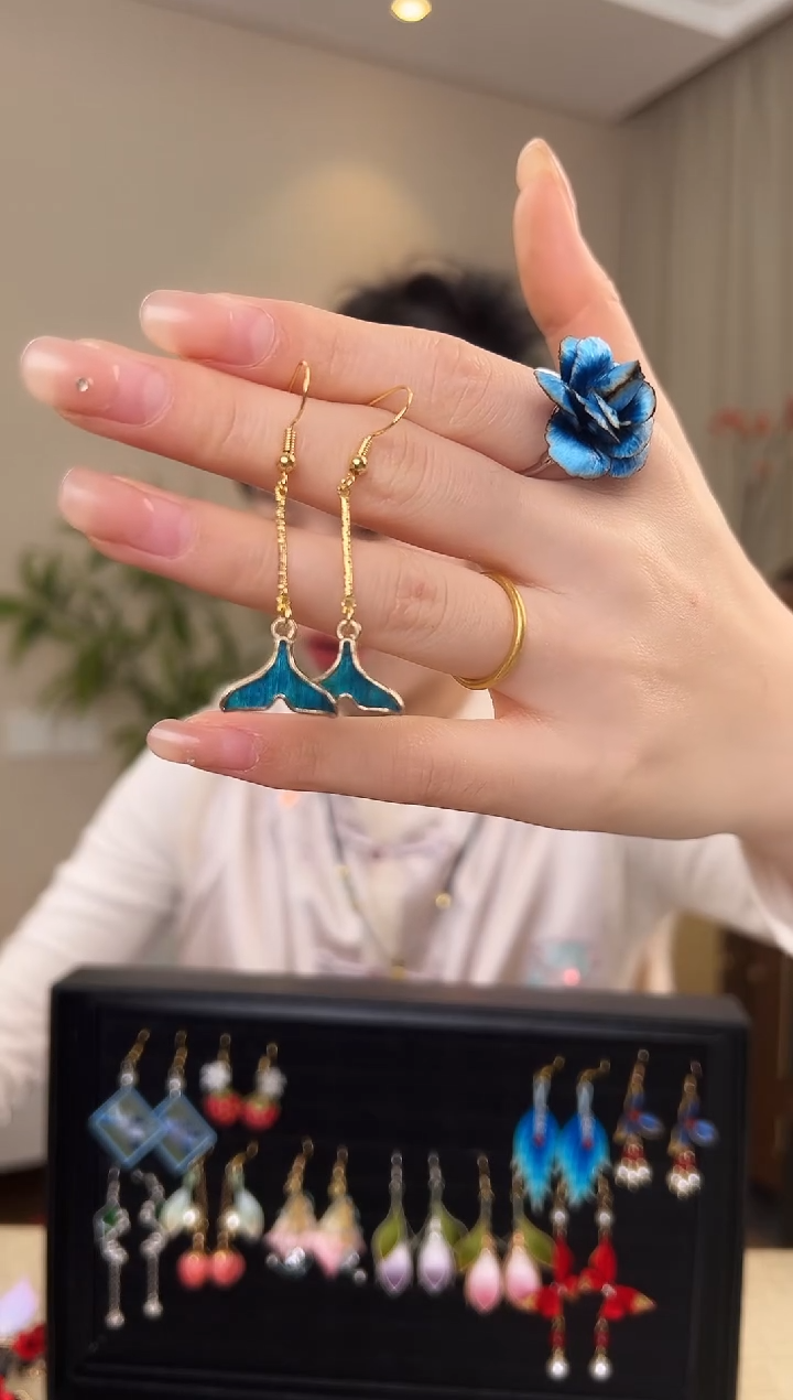 刺绣仿点翠鱼尾款式耳环