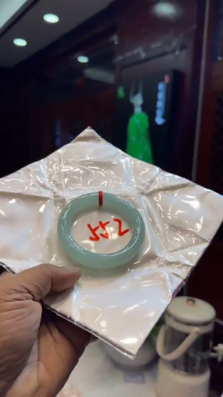 未镶嵌手镯翡翠手镯