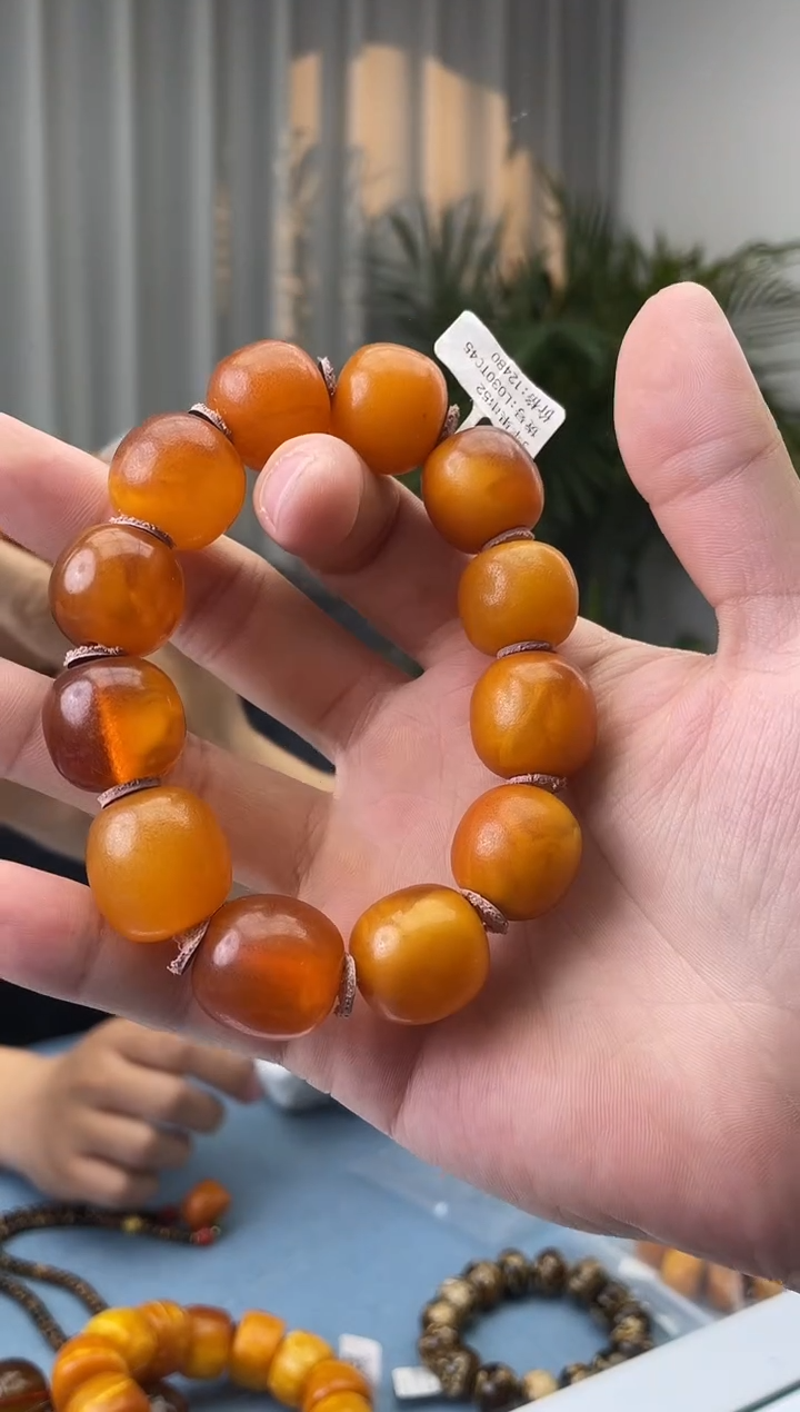 【闪购商品】蜜蜡珠宝奇石未镶嵌假一罚十，微瑕发一件052.19