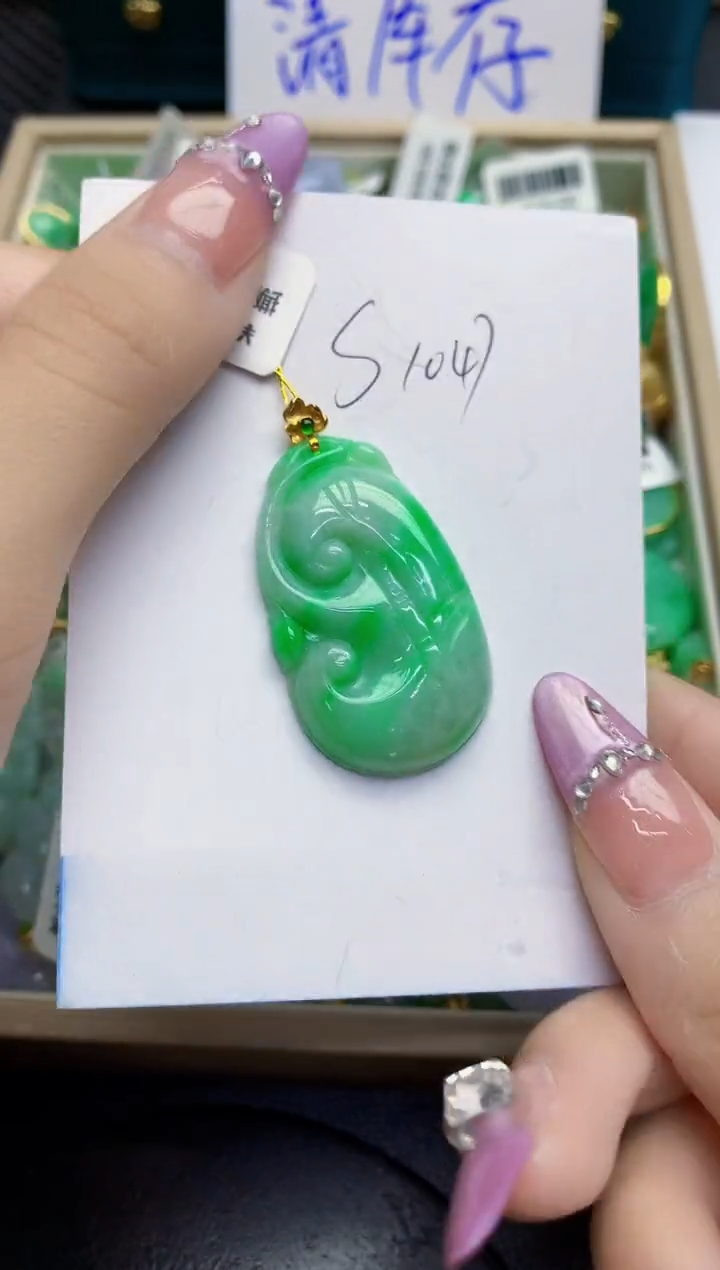 翡翠18K金镶嵌颈饰缅甸天然翡翠A货