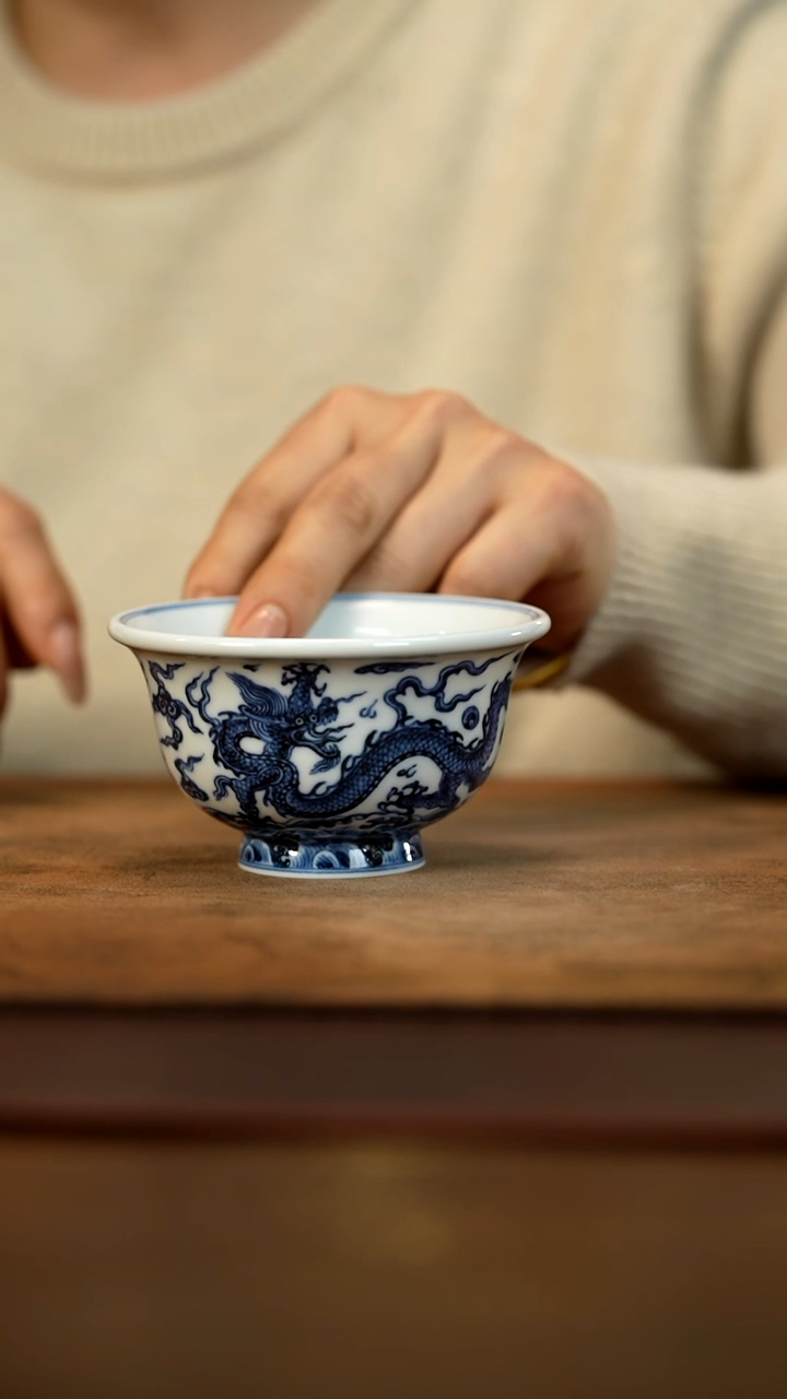 【闪购商品】青花双龙压手杯展示