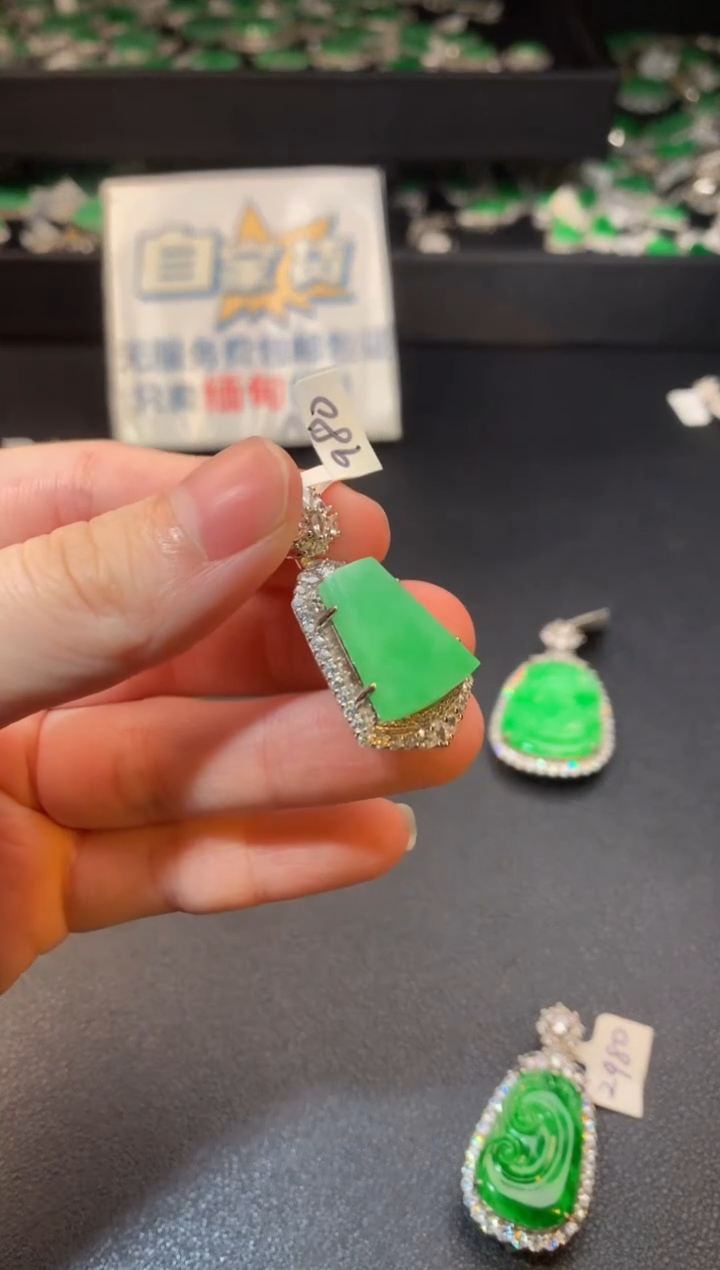 【闪购商品】翡翠颈饰银S925镶嵌翡翠