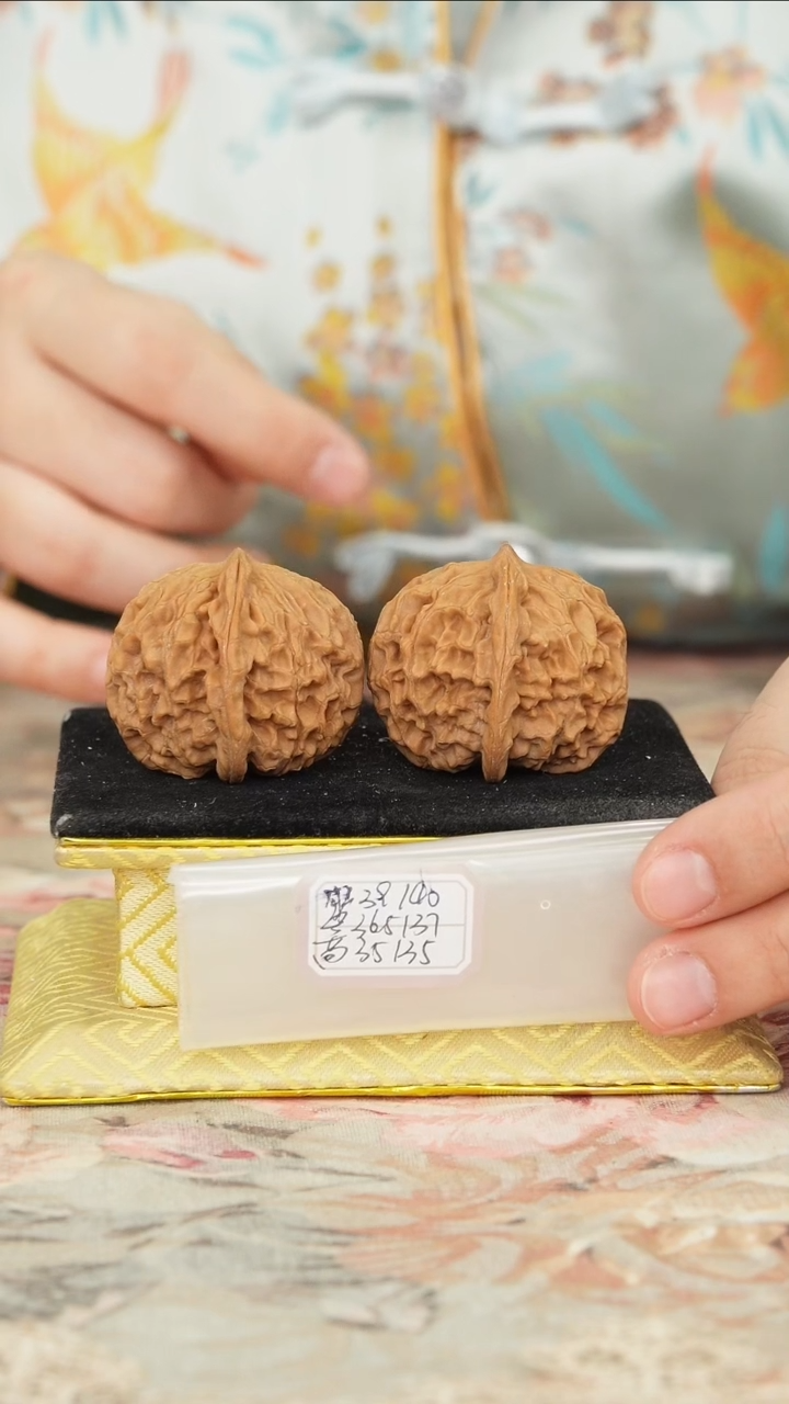 【闪购商品】文玩核桃把件非嫁接元宝有修