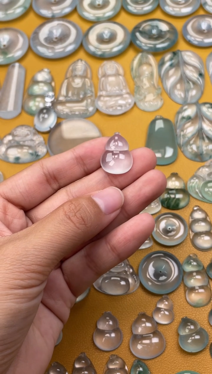 翡翠未镶嵌吊坠(不含链)葫芦 19.6 14.7 5.1