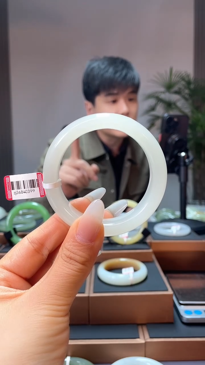 【闪购商品】和田玉手镯未镶嵌55白玉36840399