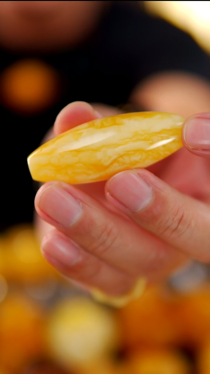 裸石琥珀未镶嵌焦皮料桶珠16.23