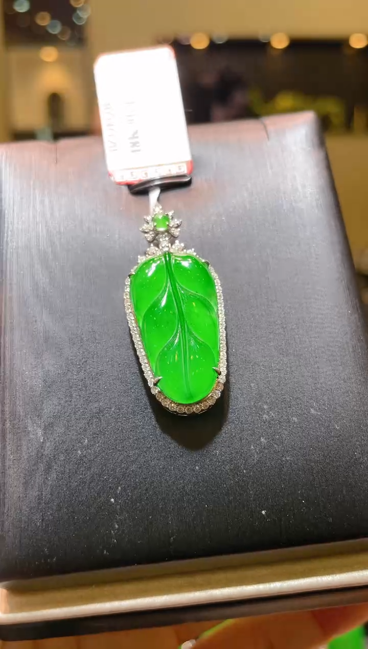 【闪购商品】翡翠吊坠(赠链)18K金镶嵌A37