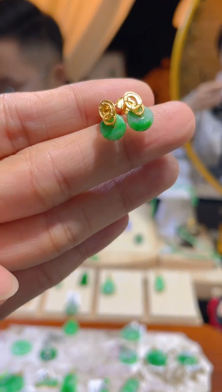 【闪购商品】翡翠颈饰未镶嵌假一赔三