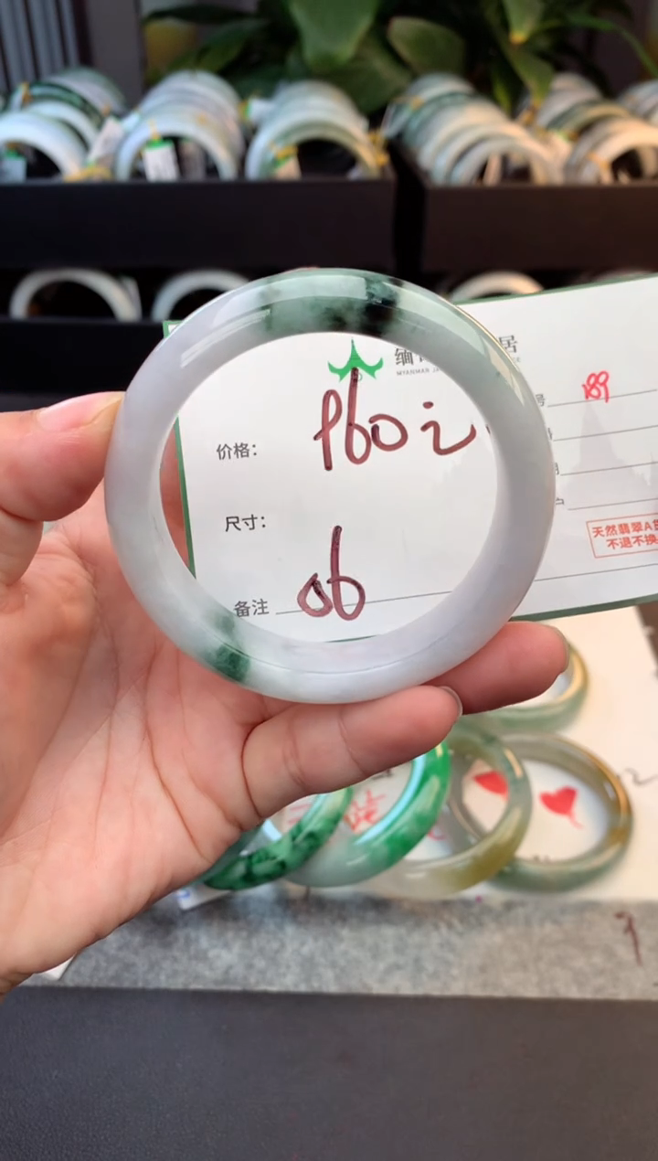 未镶嵌定制翡翠毛货需精细抛光+多人