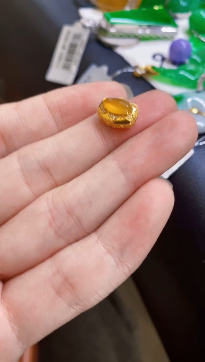 颈饰18K金镶嵌翡翠吊坠