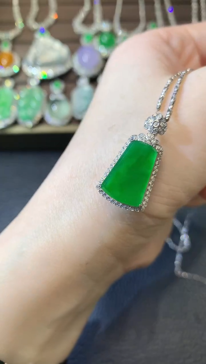 【闪购商品】翡翠吊坠(不含链)18K金镶嵌A78     