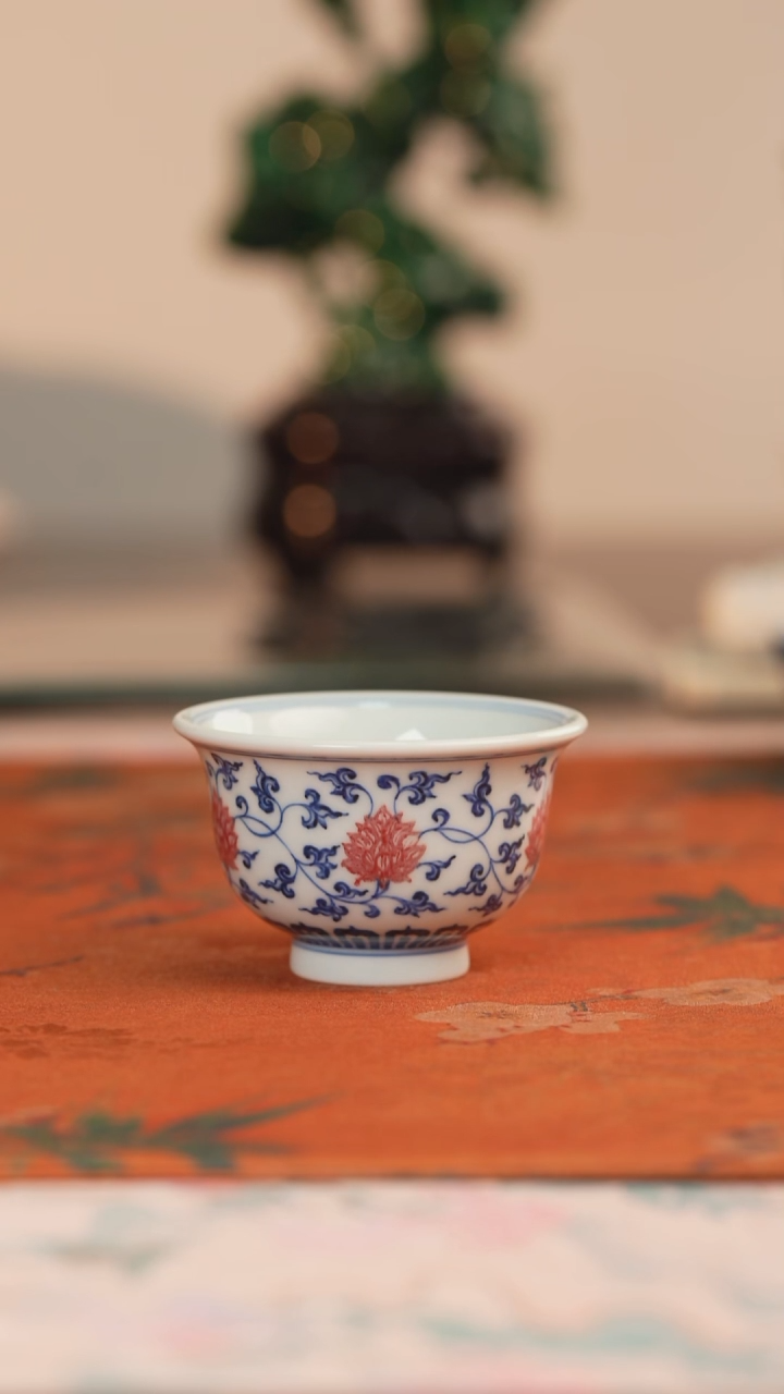 十里窑缠枝莲釉里红小压手