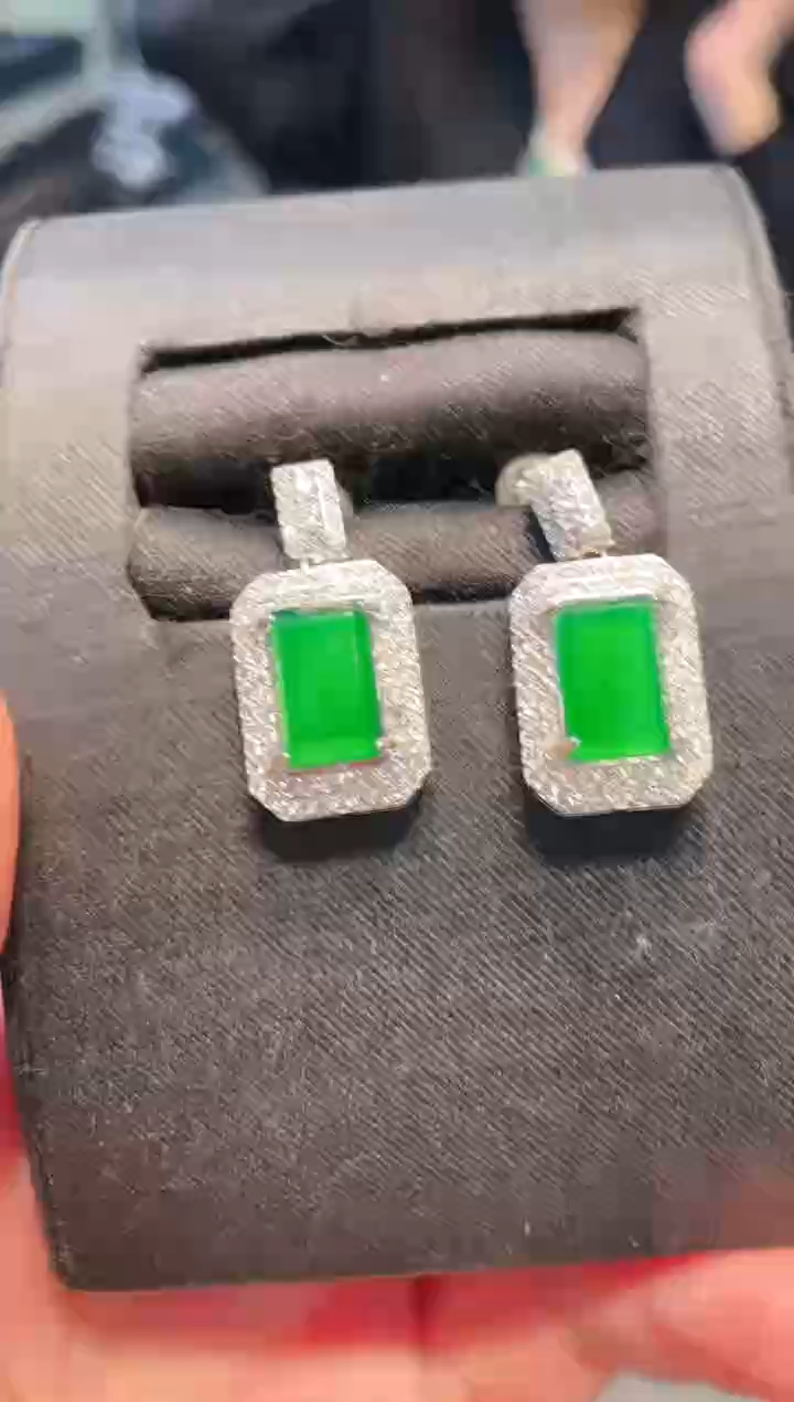 【闪购商品】翡翠颈饰银S925镶嵌A91耳钉