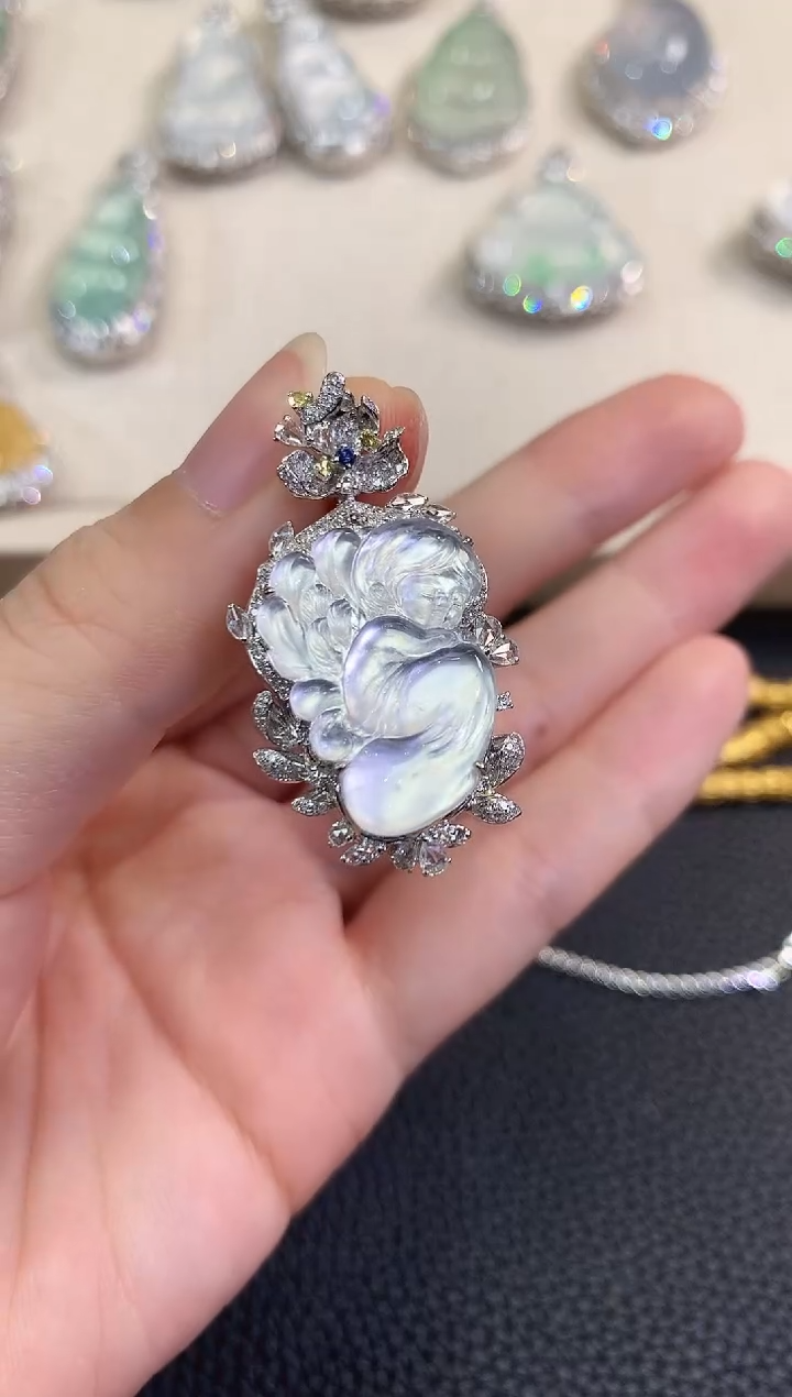 翡翠18K金镶嵌吊坠(不含链)春日珠宝 C57