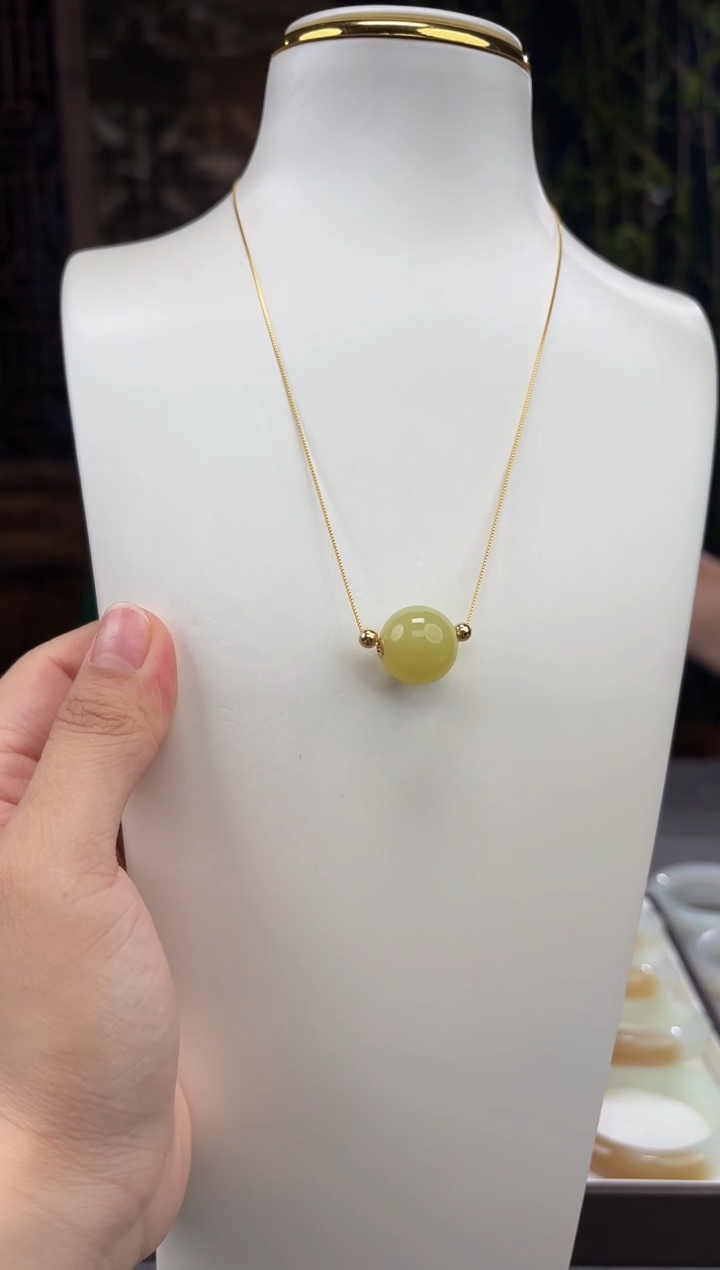 和田玉18K金镶嵌颈饰黄玉卡16mm单珠