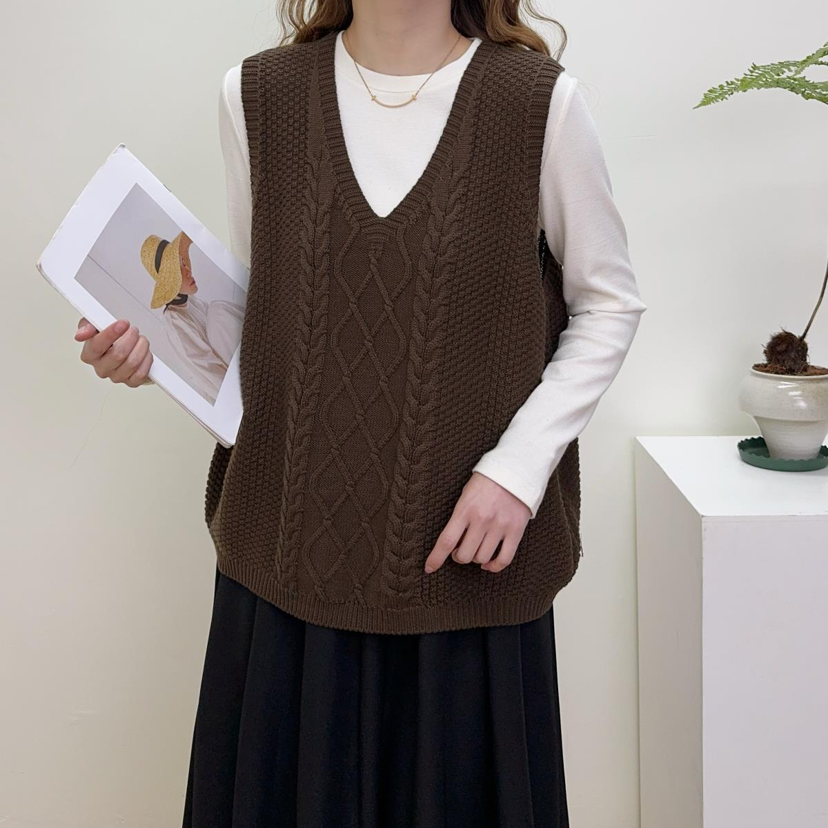 【正品现货】复古棉线麻花针织马甲秋季女士纯色休闲宽松百搭上衣