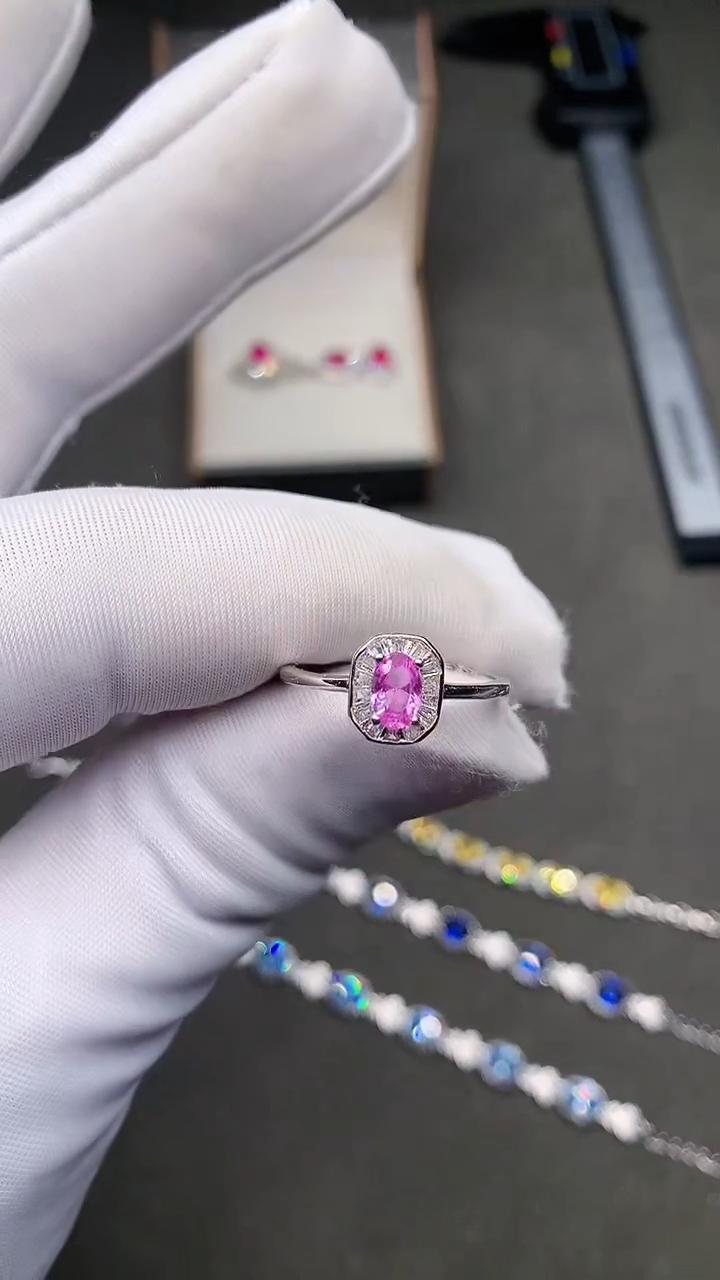 【闪购商品】彩色蓝宝石戒指银S925镶嵌......