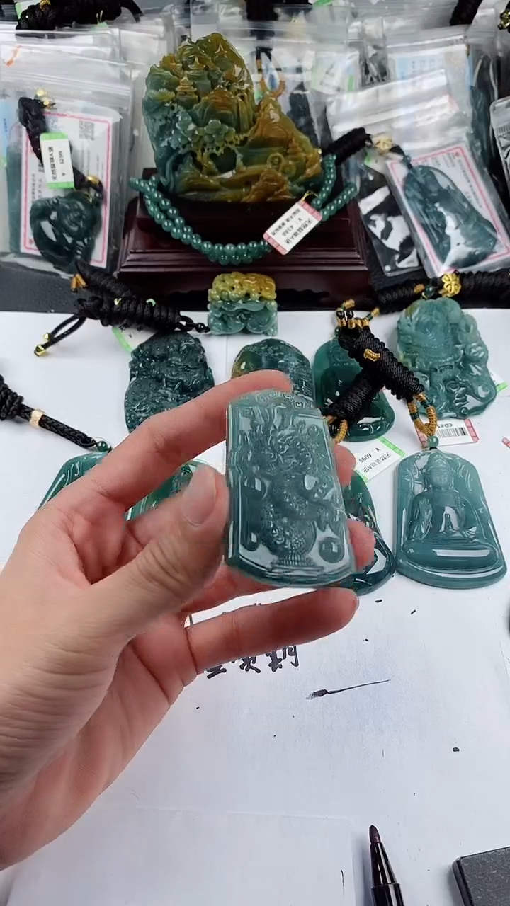 【闪购商品】翡翠颈饰未镶嵌 多样性一件随机发货 龙牌68