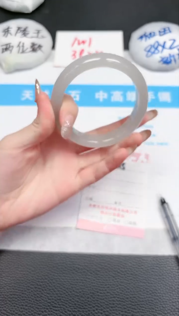 【闪购商品】石英质玉手镯未镶嵌145-59.5