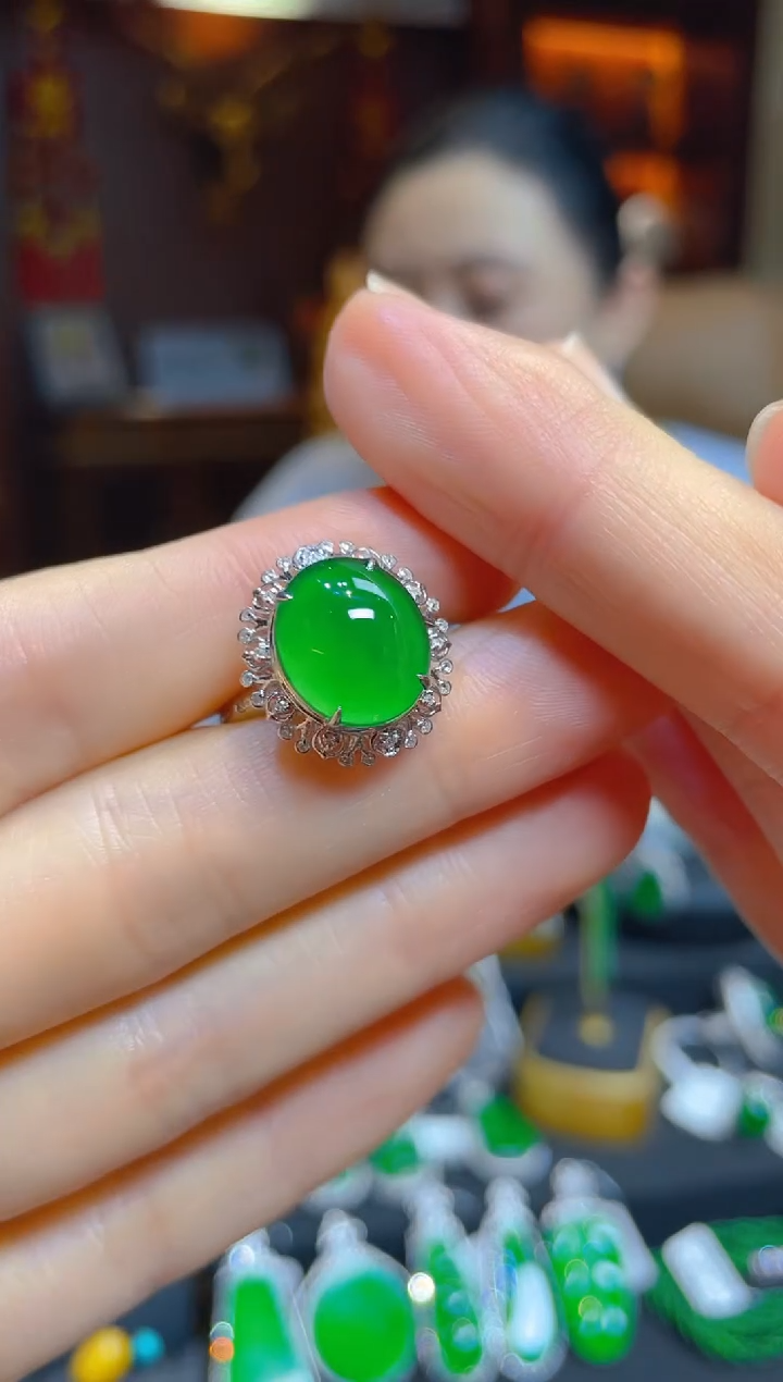 【闪购商品】翡翠戒指18K金镶嵌120060天然A货翡翠蛋面戒指