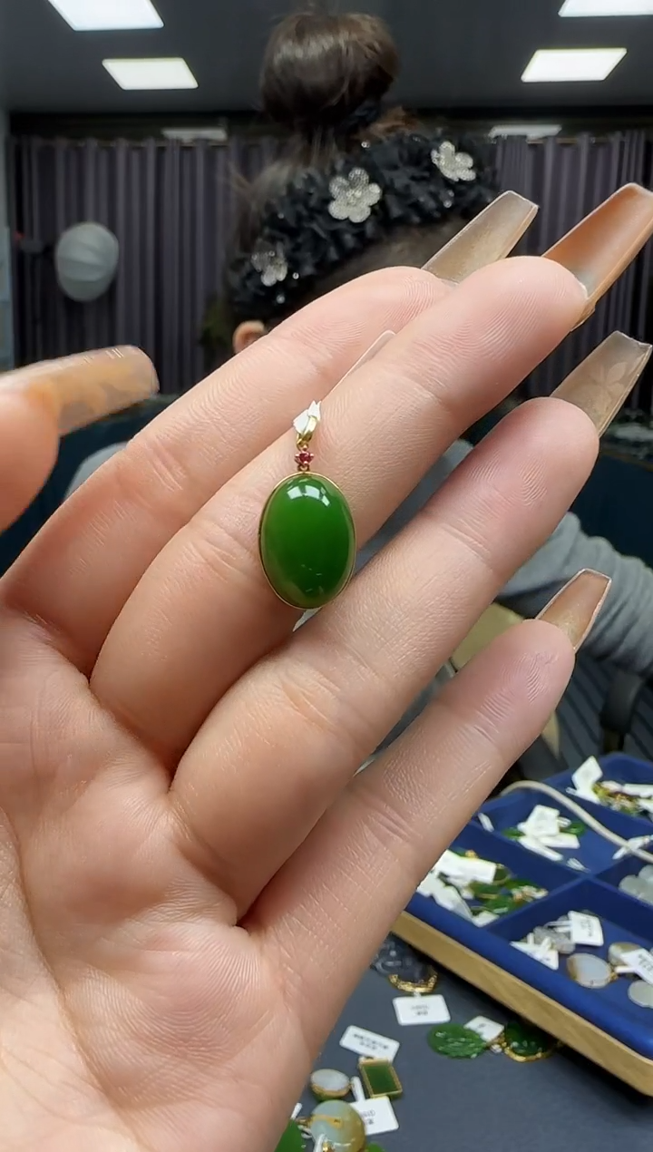 【闪购商品】和田玉挂件18K金镶嵌1
