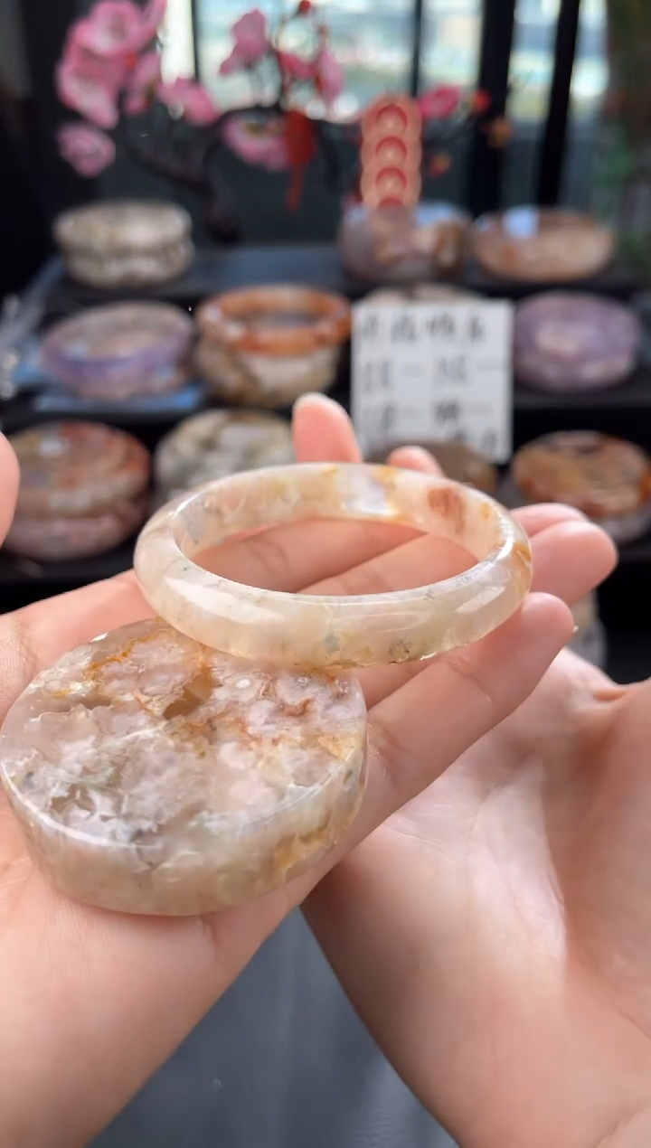 【闪购商品】石英质玉手镯未镶嵌51