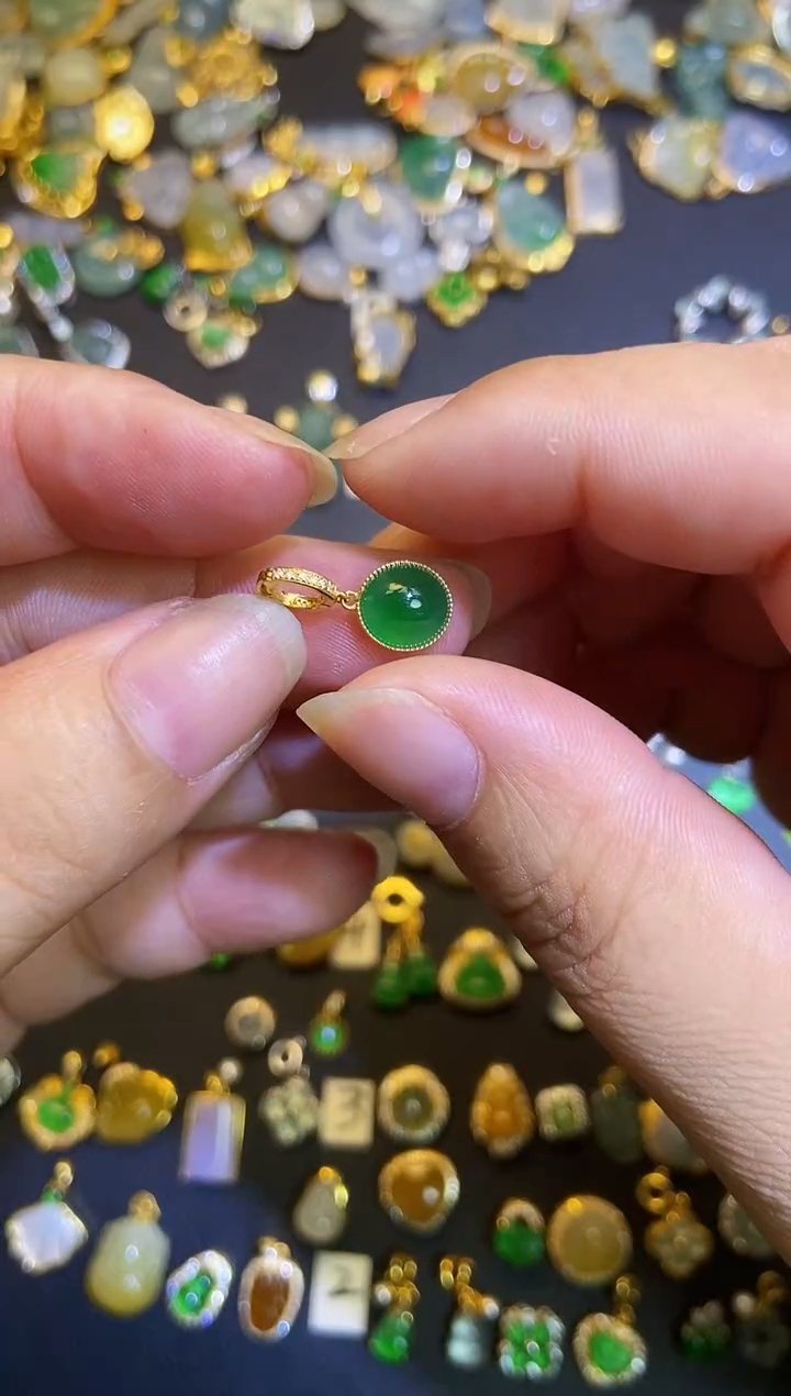 翡翠18K金镶嵌吊坠(不含链)1