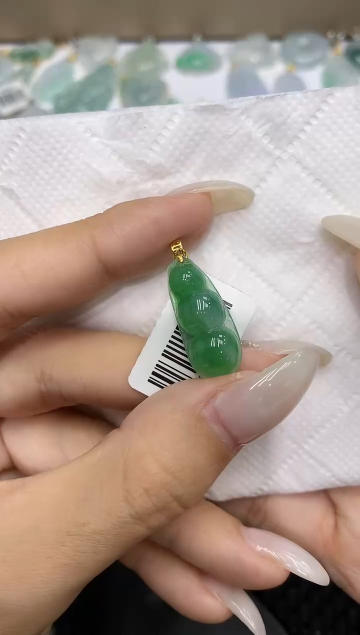 颈饰18K金镶嵌翡翠111111111111
