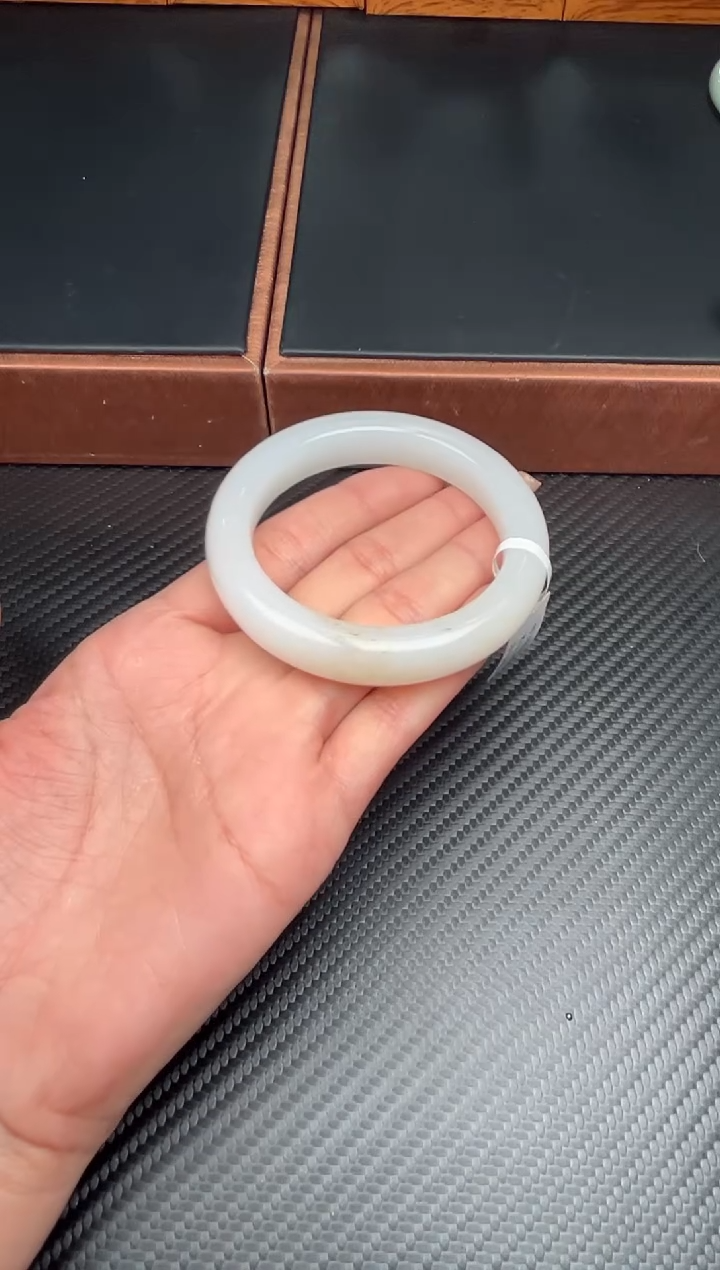 未镶嵌手镯和田玉黑山微色差55米